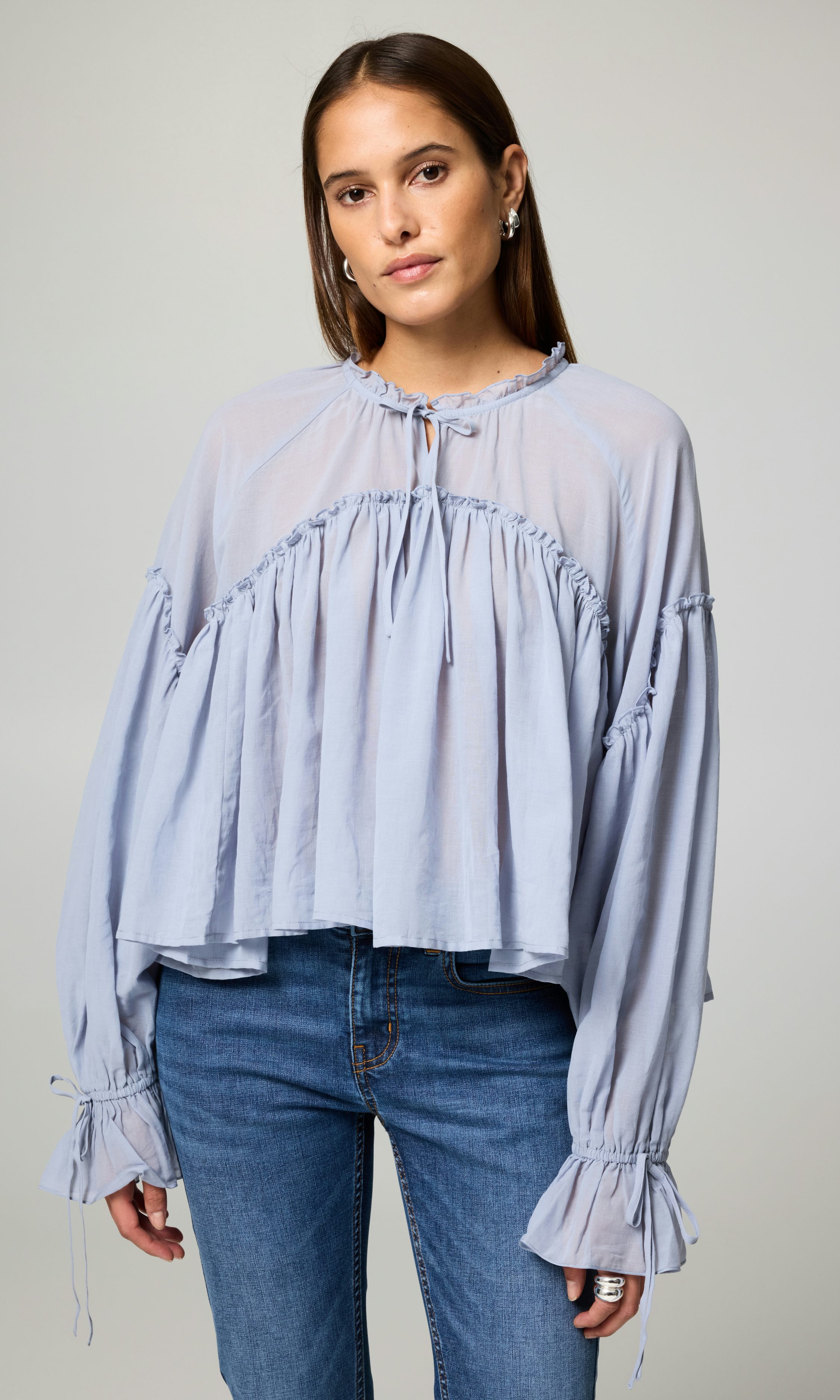 BIBIY. MADE | IRIS RUFFLE TOP BLACK｜Bibiy.