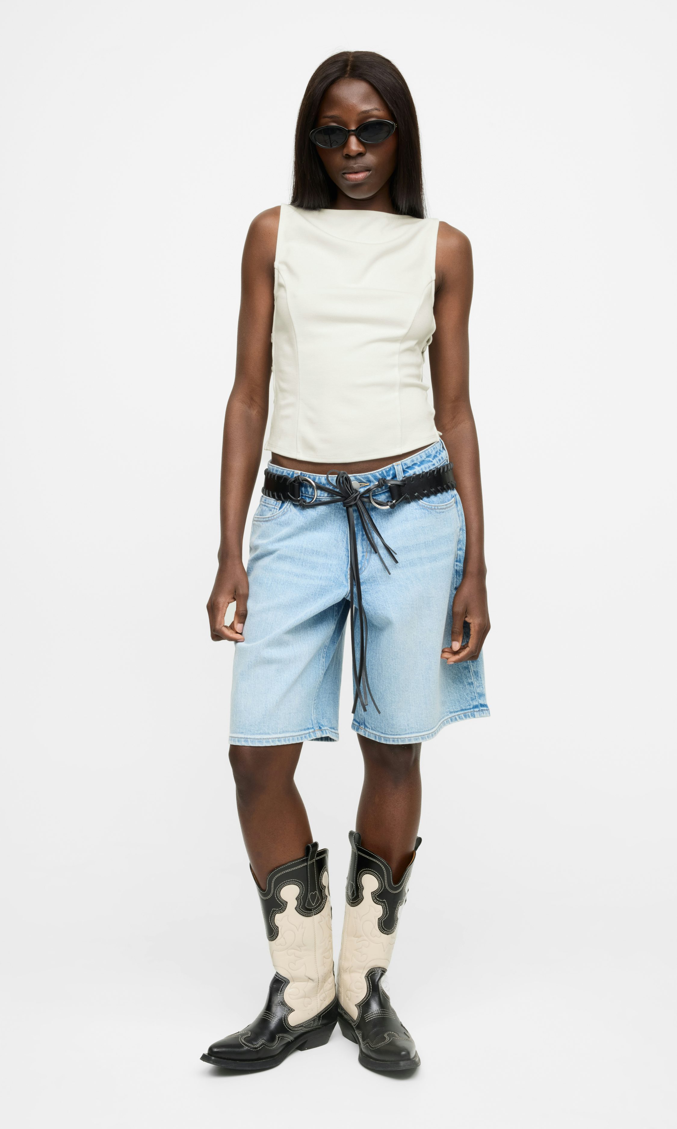 Off white TT Bedazzle | Women | T-shirts & Tanktops - Tops Bik Bok