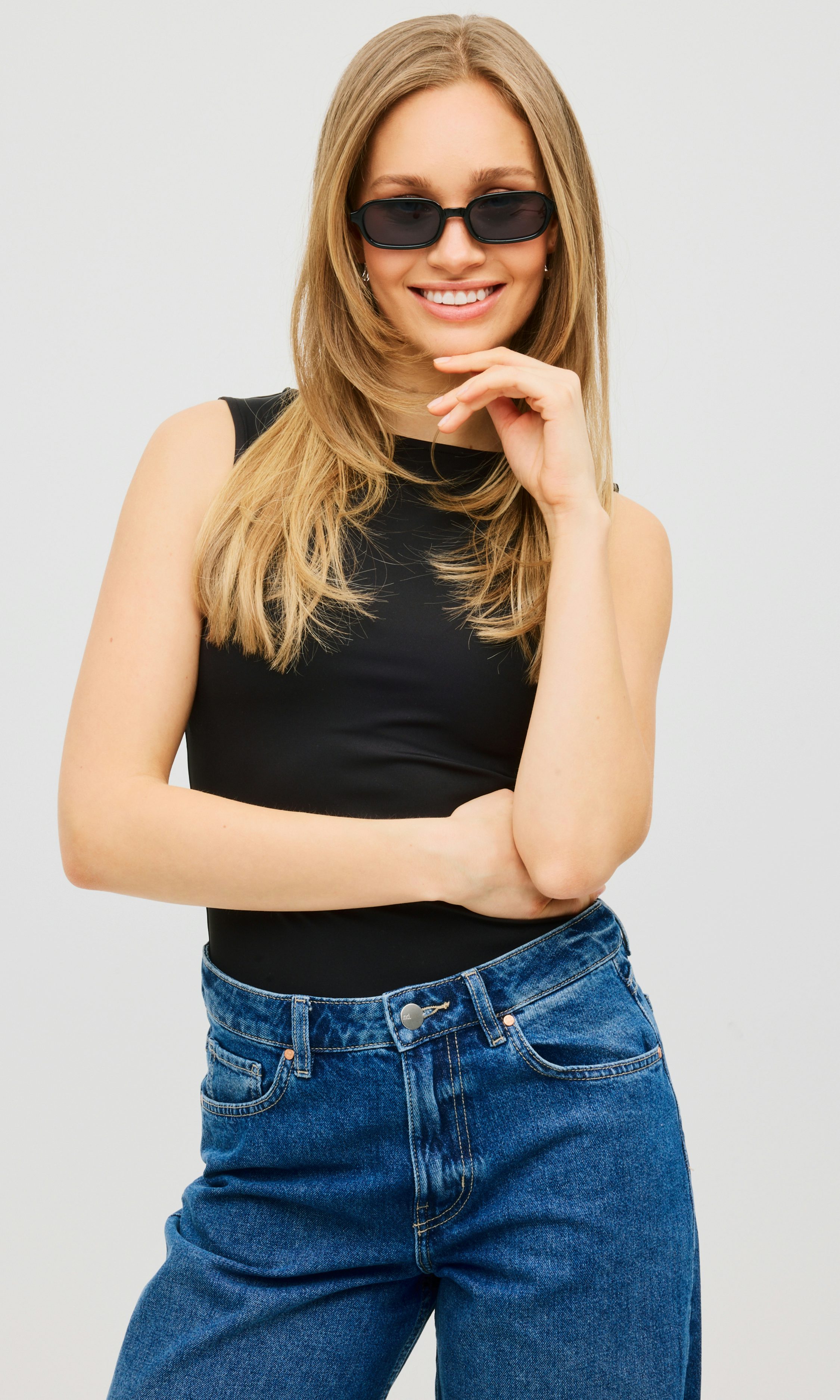Black TT Lea Straight neck Tank | Women | T-shirts & Tanktops